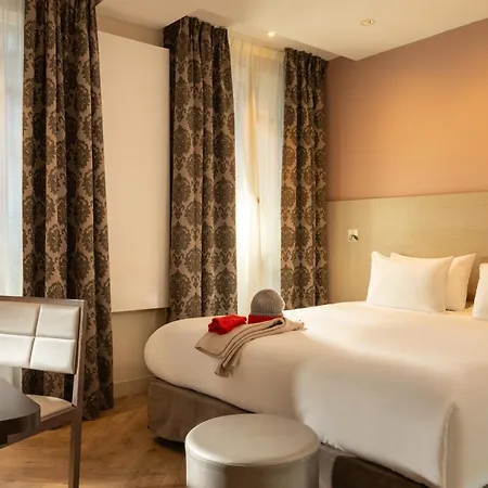 Hotel De Sevigne Paris