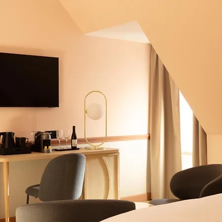 Hotel De Sevigne 3*
